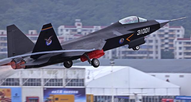 FC-31 Gyrfalcon το κινεζικό «F-35» μπαίνει στην παραγωγή! – Μια οικονομική λύση και για την ΠΑ; (φωτό, βίντεο)